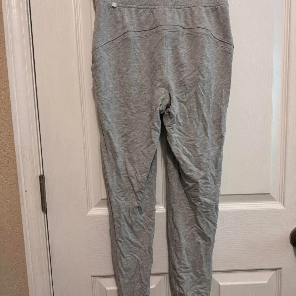 Lululemon grey high-waisted joggers with pockets